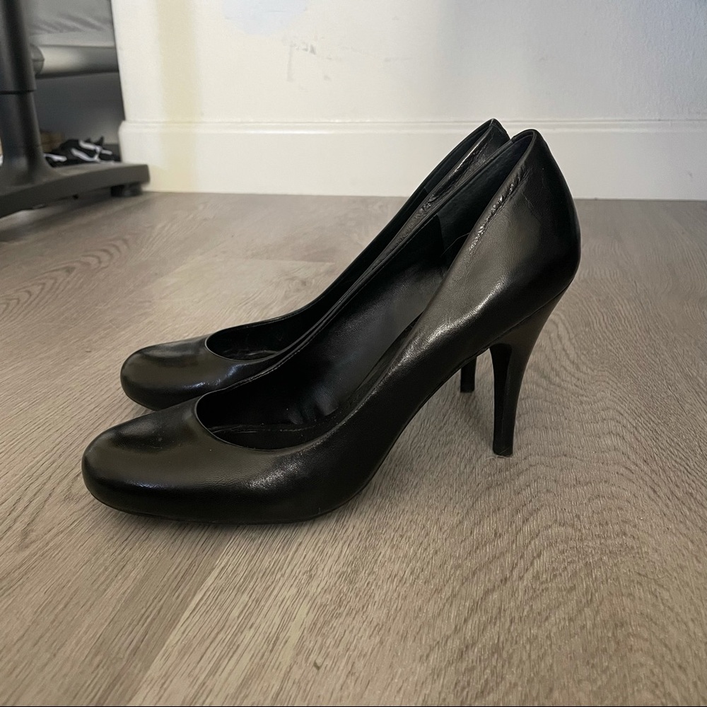 BCBG black leather pumps heels